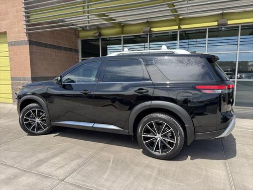 2023 Nissan Pathfinder Platinum FWD