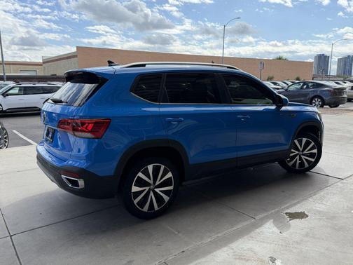 2024 Volkswagen Taos 1.5T SE