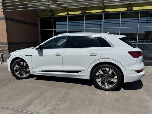 2022 Audi e-tron Premium