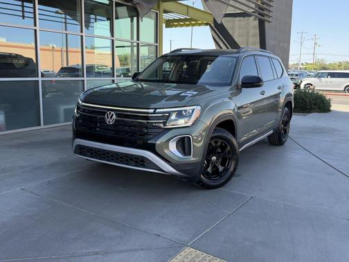 Avocado Green Pearl 2024 Volkswagen Atlas 2.0T SEL
