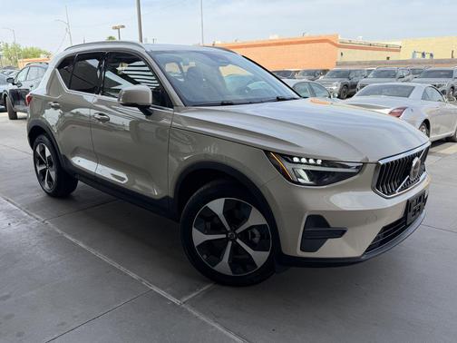 Sand Dune Metallic 2025 Volvo XC40 B5 Core Bright Theme