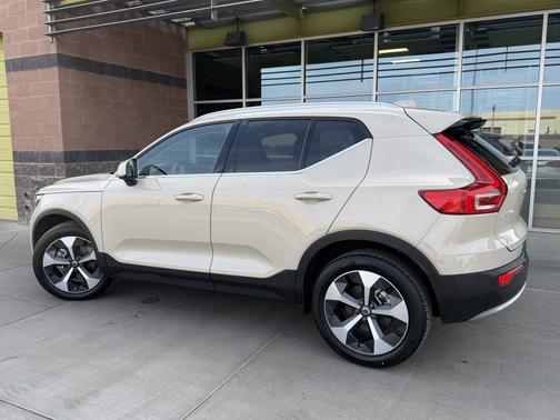 Sand Dune Metallic 2025 Volvo XC40 B5 Core Bright Theme