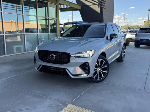 2024 Volvo XC60 B5 Plus Dark Theme