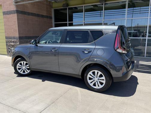 Gravity Gray 2024 Kia Soul LX