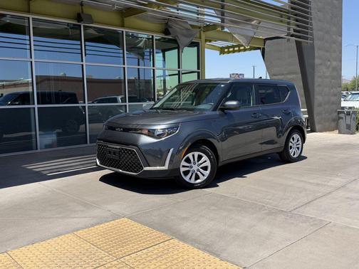 Gravity Gray 2024 Kia Soul LX