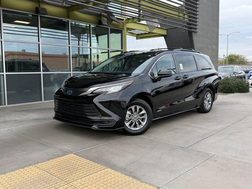 2021 Toyota Sienna LE