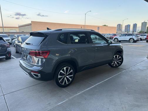 2024 Volkswagen Taos 1.5T SE