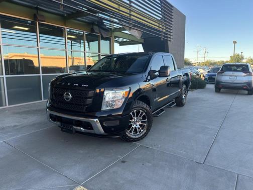2022 Nissan Titan SV