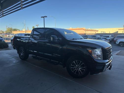 2022 Nissan Titan SV