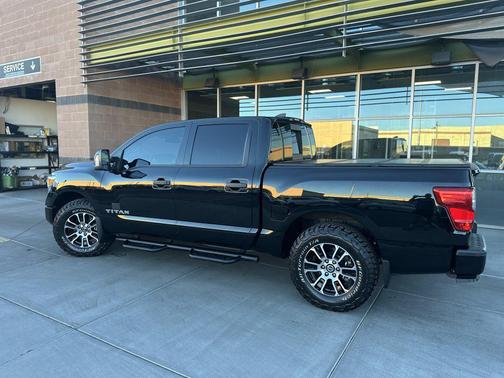 2022 Nissan Titan SV