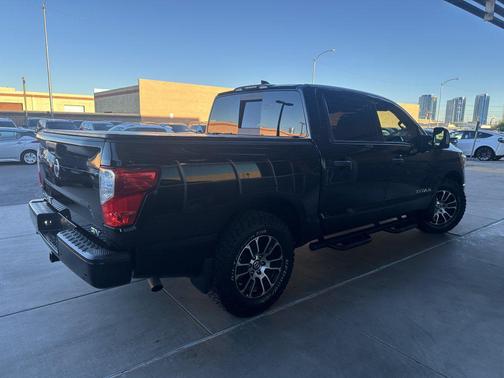 2022 Nissan Titan SV