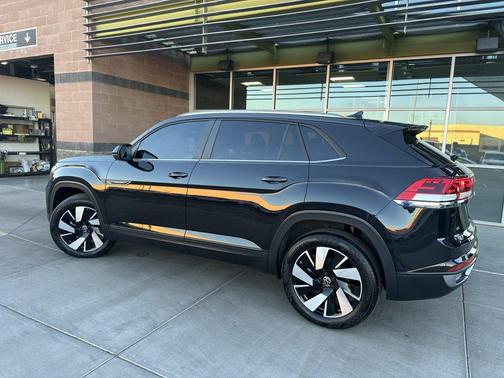 2024 Volkswagen Atlas Cross Sport 2.0T SE w/Technology 4MOTION