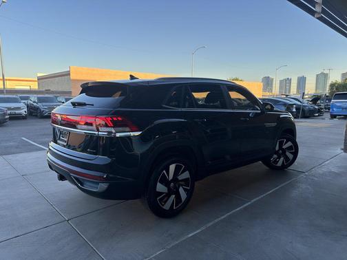 2024 Volkswagen Atlas Cross Sport 2.0T SE w/Technology 4MOTION