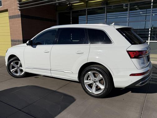 2023 Audi Q7 45 Premium Plus