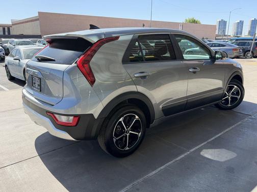 silver 2024 Kia Niro LX
