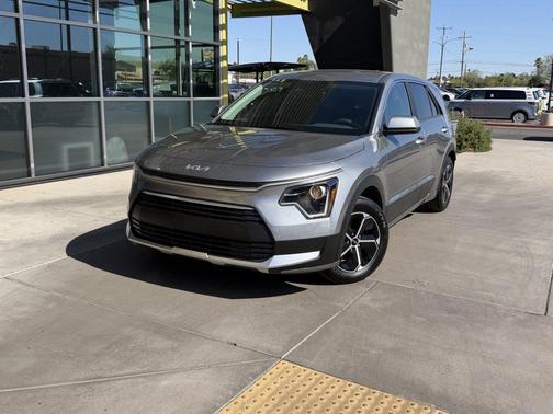 silver 2024 Kia Niro LX