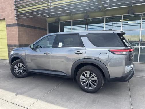 2023 Nissan Pathfinder S FWD