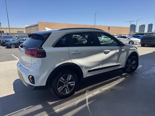 2022 Kia Niro LXS
