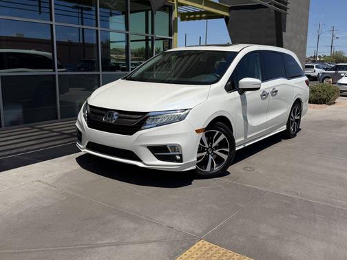 White Diamond Pearl 2019 Honda Odyssey Elite