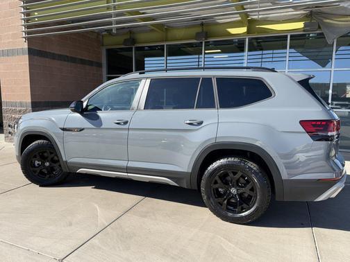 2024 Volkswagen Atlas 2.0T SE w/Technology 4MOTION