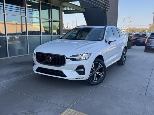 2022 Volvo XC60 B5 Momentum
