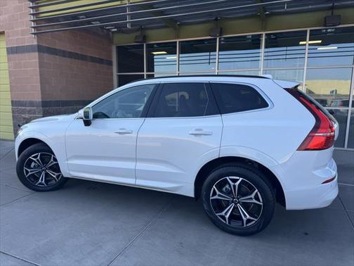 2022 Volvo XC60 B5 Momentum