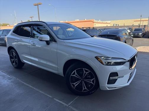 2022 Volvo XC60 B5 Momentum