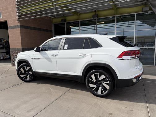 2024 Volkswagen Atlas Cross Sport 2.0T SE w/Technology
