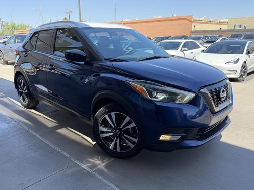 Deep Blue Pearl/Fresh Powder 2019 Nissan Kicks SR