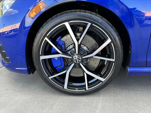2023 Volkswagen Golf R 2.0T Manual