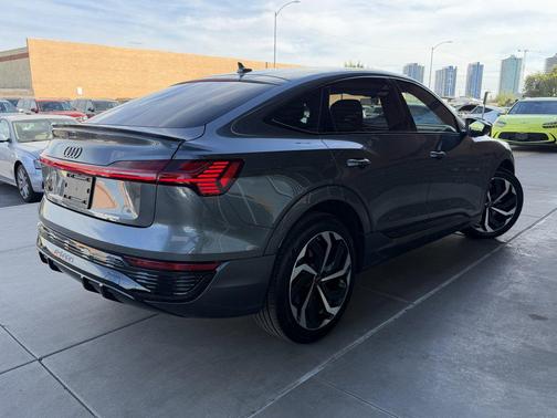 Daytona Gray Pearl Effect 2024 Audi Q8 e-tron Premium Plus