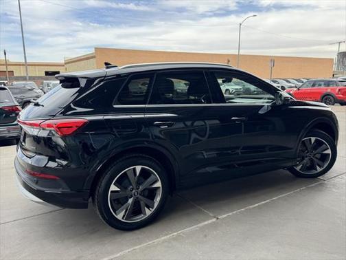 2022 Audi e-tron Premium Plus