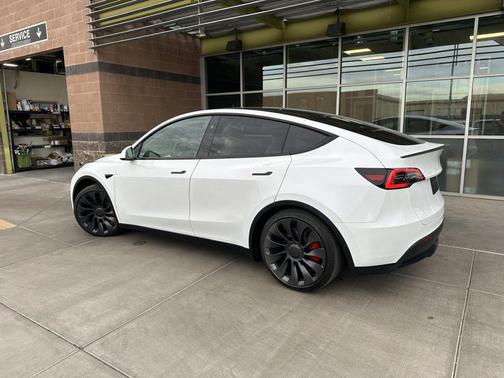 2024 Tesla Model Y Performance Dual Motor All-Wheel Drive