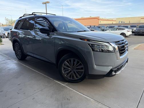 2024 Nissan Pathfinder SL FWD