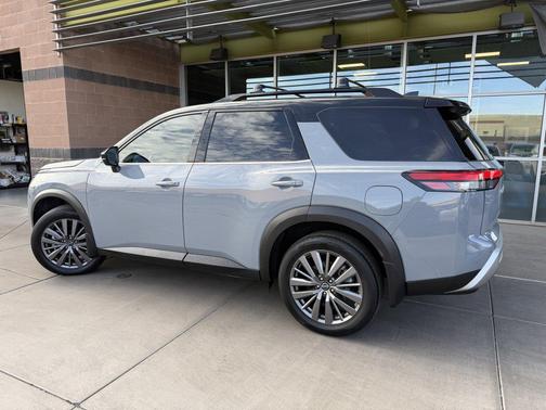 2024 Nissan Pathfinder SL FWD