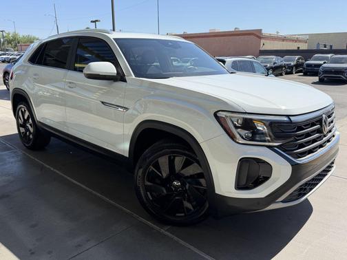 Pure White 2024 Volkswagen Atlas Cross Sport 2.0T SE w/Technology