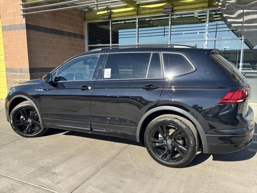2024 Volkswagen Tiguan 2.0T SE R-Line Black