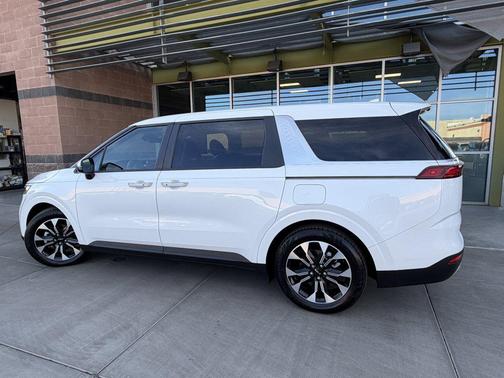 2024 Kia Carnival EX