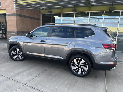 2024 Volkswagen Atlas 2.0T SE w/Technology 4MOTION