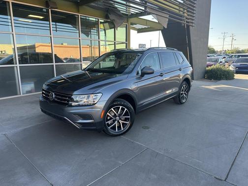 Platinum Gray Metallic 2021 Volkswagen Tiguan 2.0T SE
