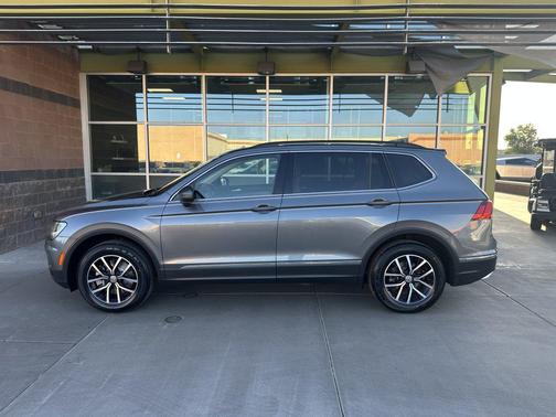 Platinum Gray Metallic 2021 Volkswagen Tiguan 2.0T SE