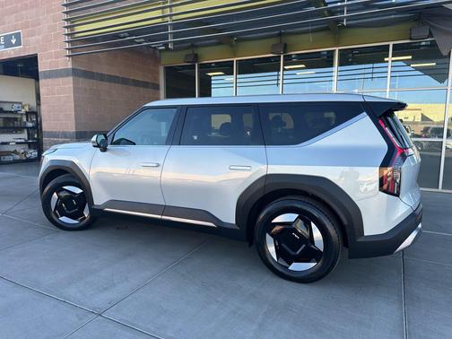 2024 Kia EV9 Light Long Range