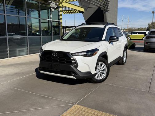 2026 Toyota Corolla Cross LE