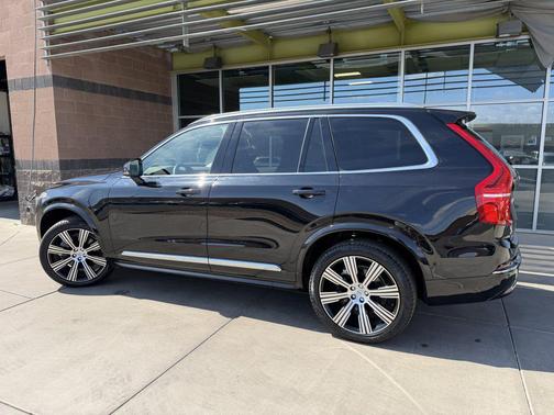 Onyx Black Metallic 2025 Volvo XC90 Plug-In Hybrid T8 Ultra 7-Seater