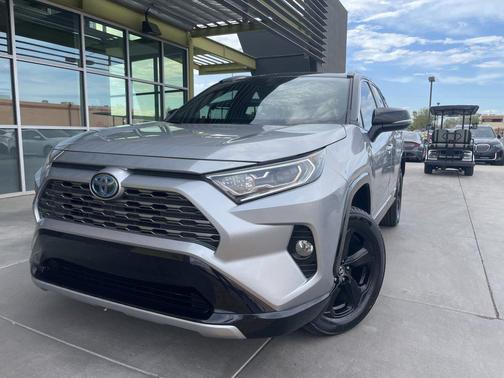 2020 Toyota RAV4 Hybrid SE