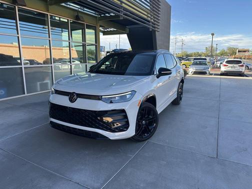 Deep Black Pearl 2025 Volkswagen Tiguan 2.0T SE R-Line Black 4MOTION