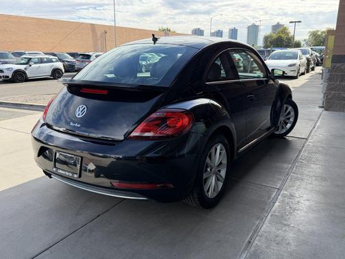 2018 Volkswagen Beetle 2.0T SE