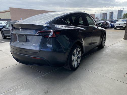 2024 Tesla Model Y Long Range Dual Motor All-Wheel Drive