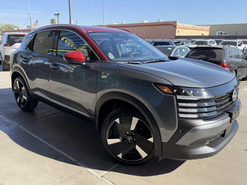 2025 Nissan Kicks SR