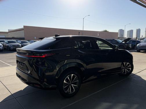 2023 Lexus RZ 450e Luxury